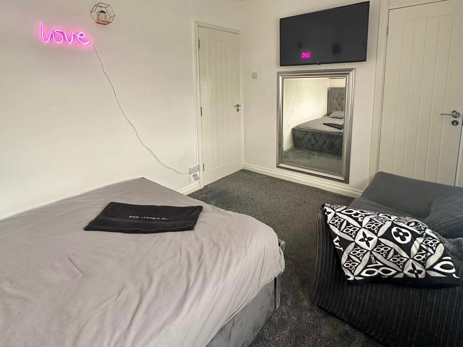 The Hideaway * Bradford (West Yorkshire)